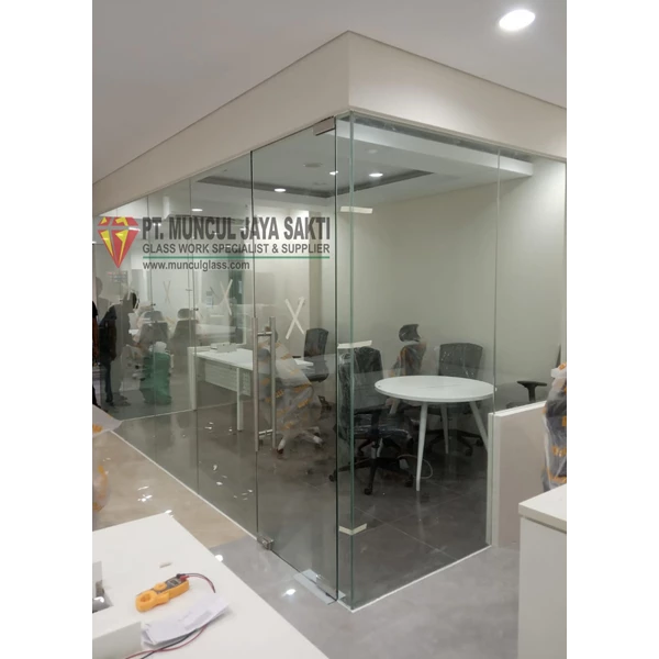 kaca partisi kantor tempered clear 10mm per M2