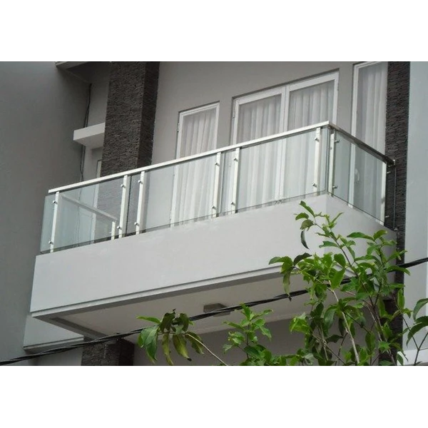 8mm clear glass balcony railing ex Assahimas